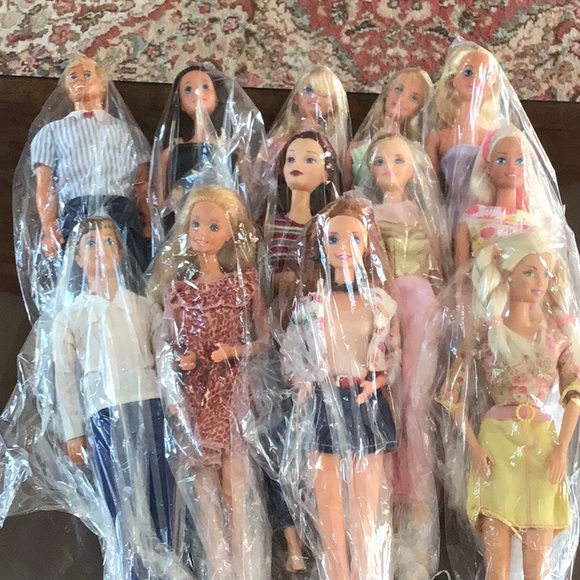 10 Barbies and Two KensThe price is right - Picture 7 of 16